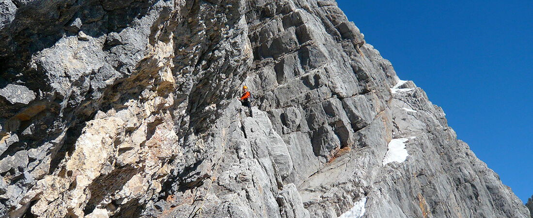 Am Steinerband im Steinerweg der Dachstein Südwand, mit deinem Bergführer